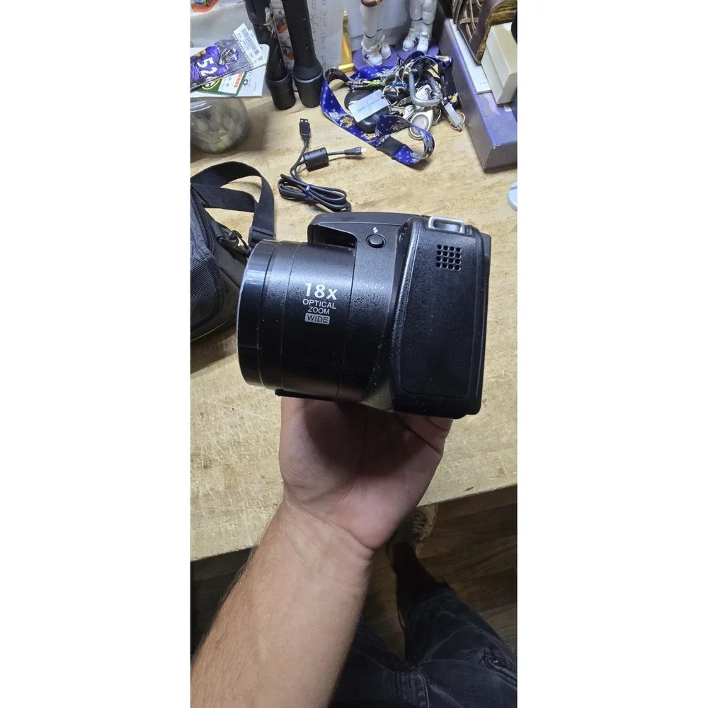 Nikon Coolpix P80 Digital Bridge Camera CCD Sensor 18x Zoom